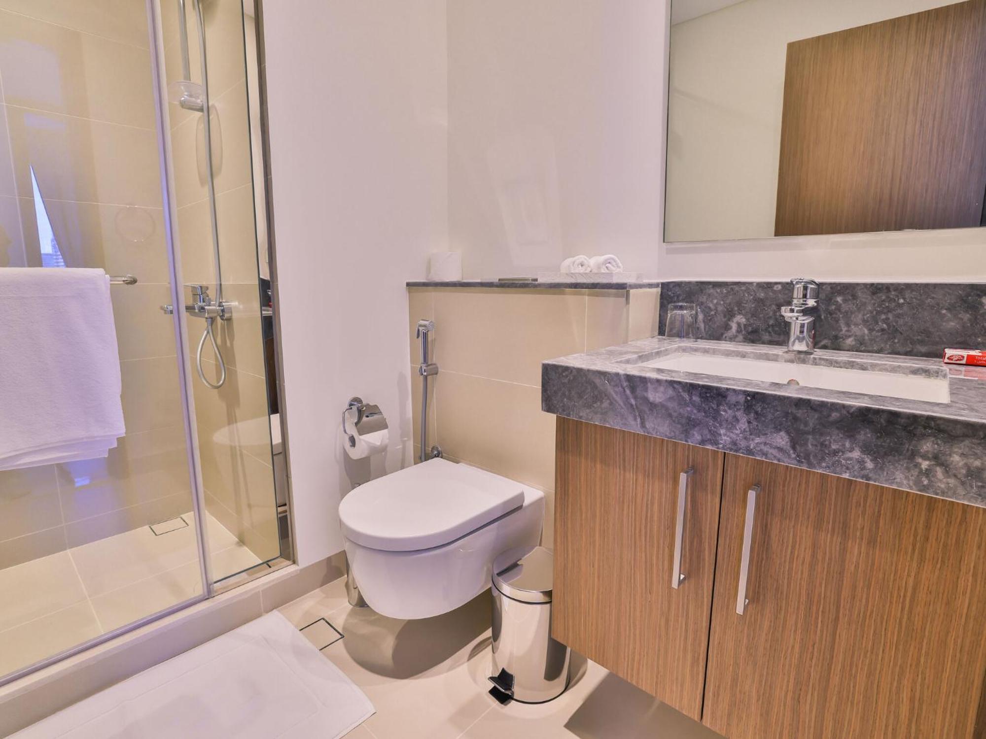 Luxurious Apartments Dubai Marina Views Pool Gym By Sojo Stay Exterior photo