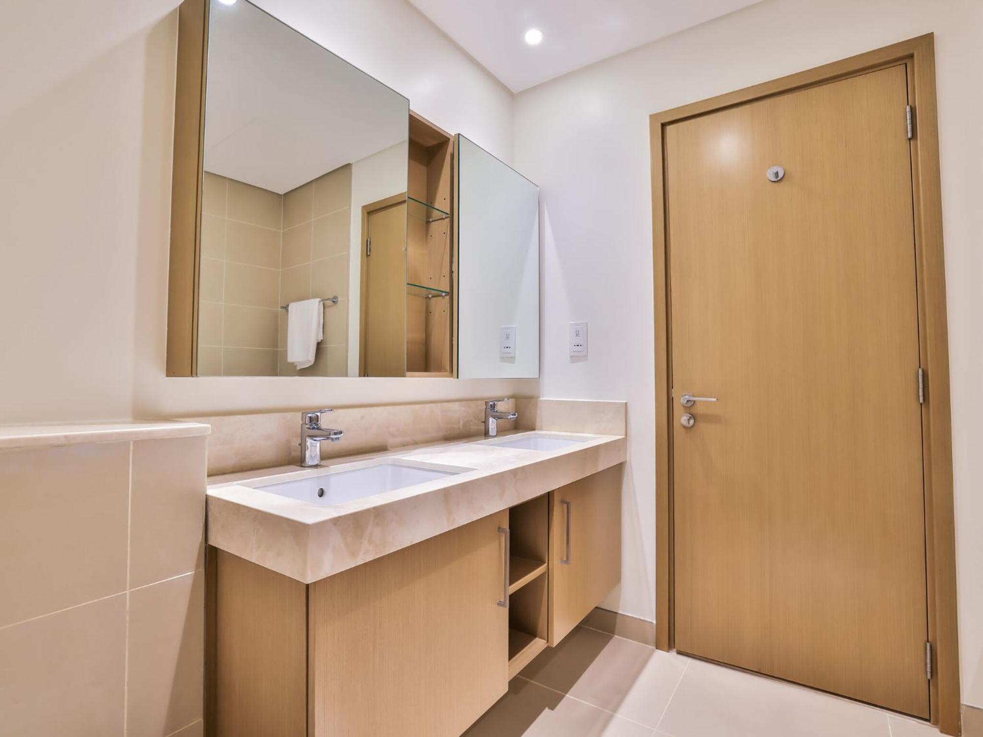 Luxurious Apartments Dubai Marina Views Pool Gym By Sojo Stay Exterior photo