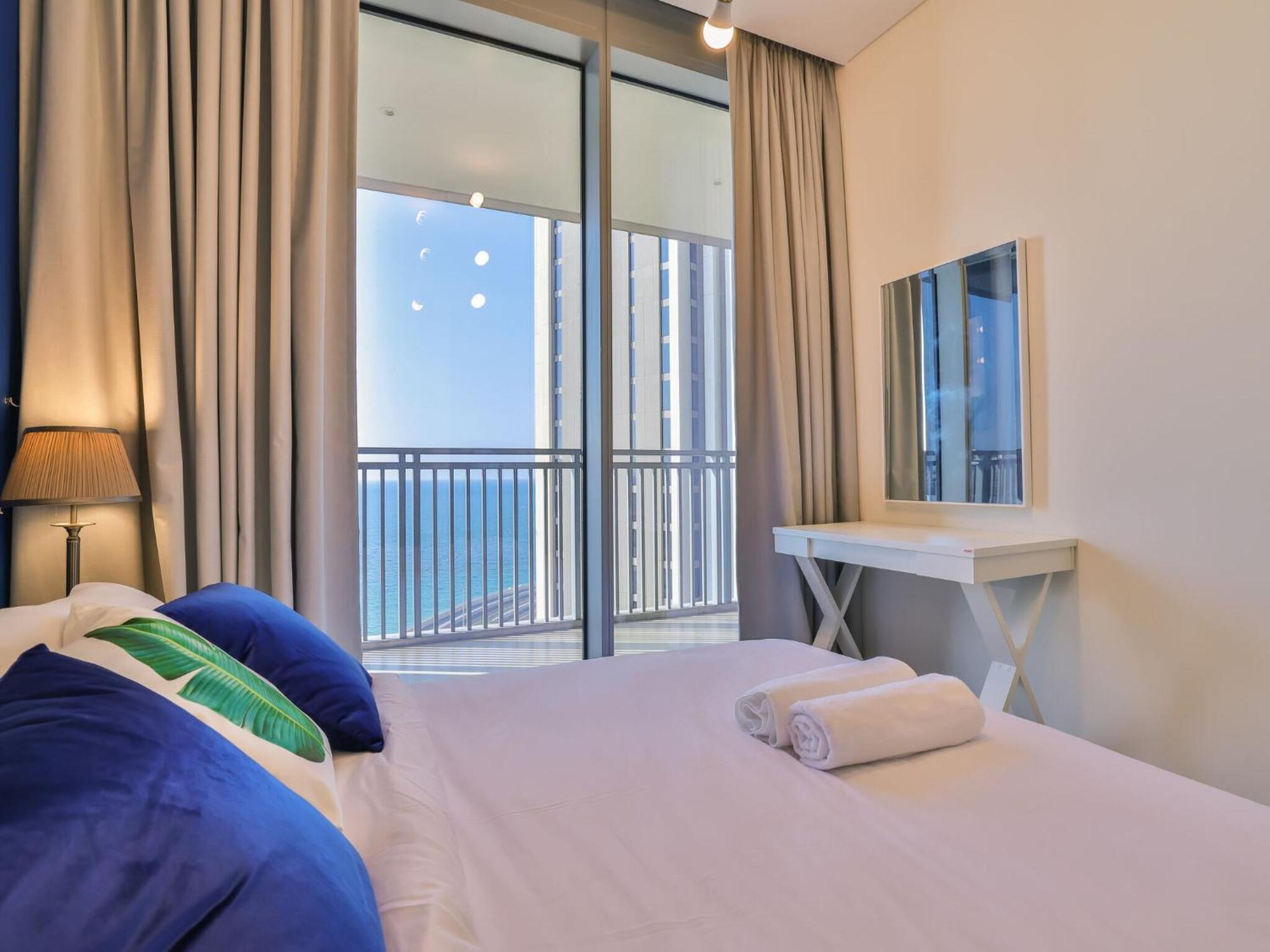 Luxurious Apartments Dubai Marina Views Pool Gym By Sojo Stay Exterior photo