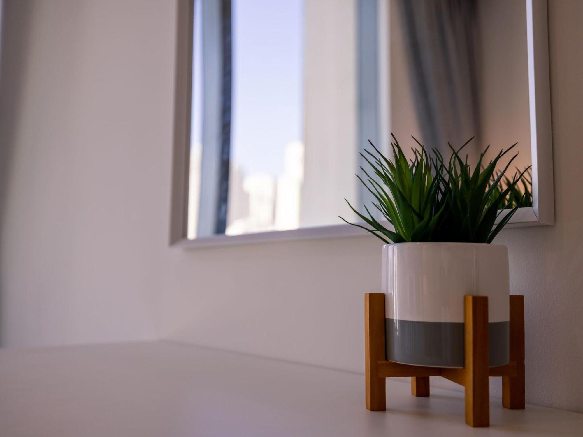 Luxurious Apartments Dubai Marina Views Pool Gym By Sojo Stay Exterior photo