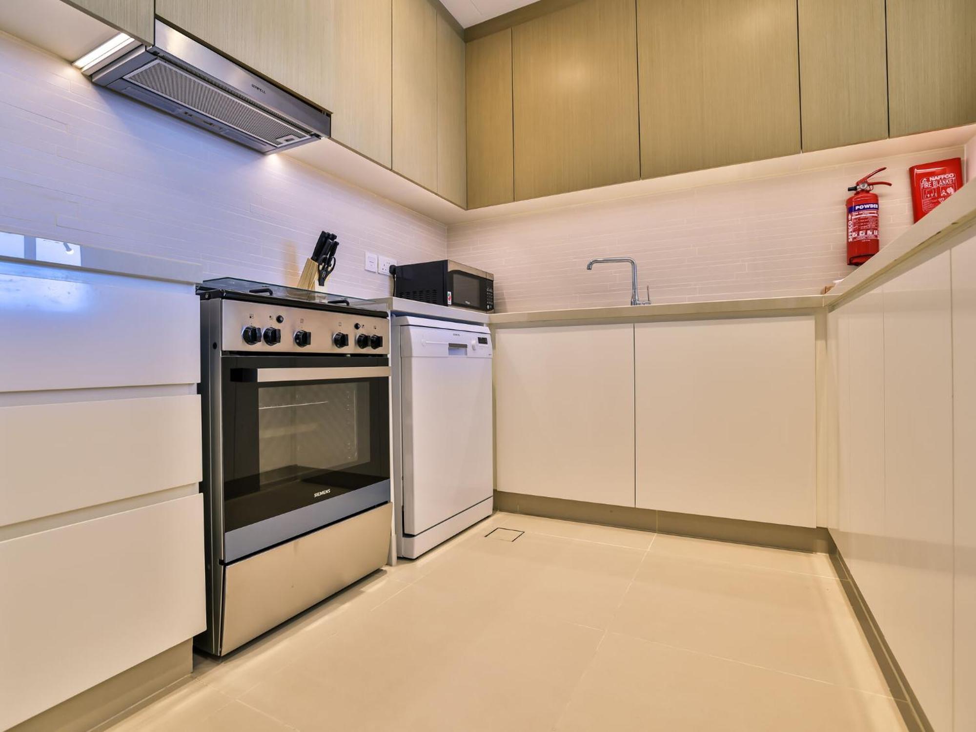 Luxurious Apartments Dubai Marina Views Pool Gym By Sojo Stay Exterior photo