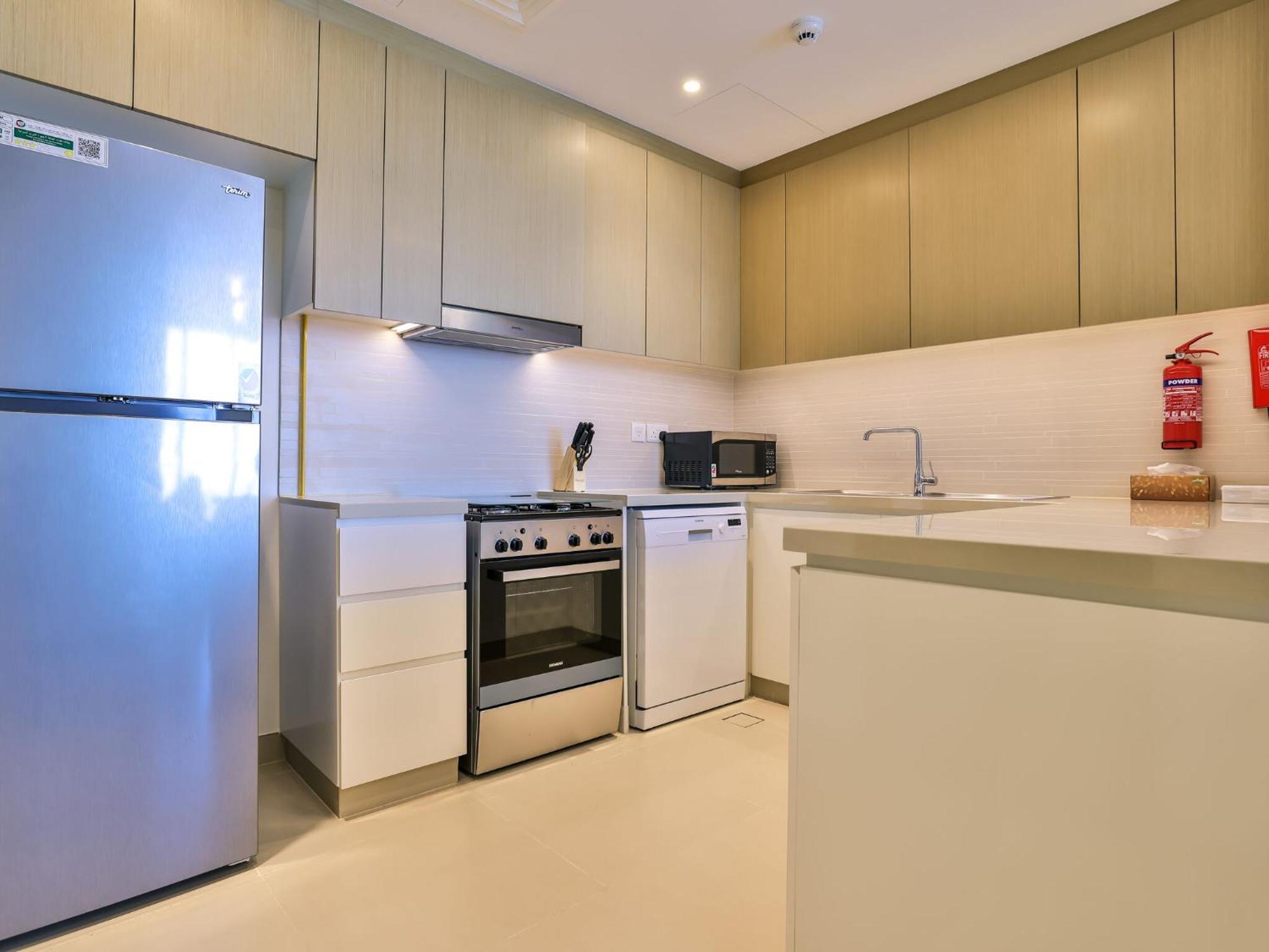 Luxurious Apartments Dubai Marina Views Pool Gym By Sojo Stay Exterior photo